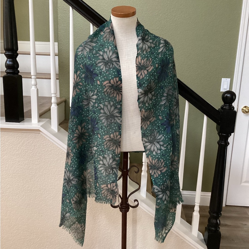 New Elegant Floral Green Scarf / shawl